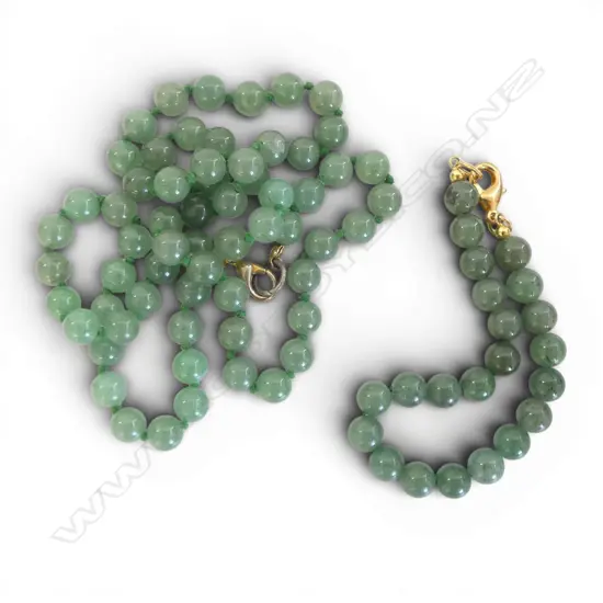 GREEN JADE GEMSTONE NECKLACE WITH MATCHING BRACELET