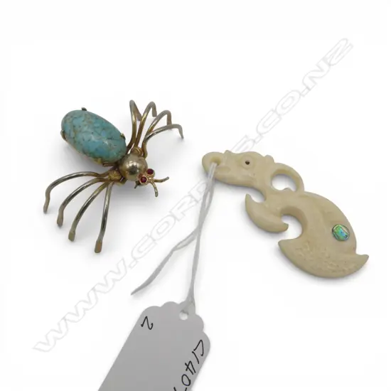 LRG SPIDER BROOCH, L.40 x 50mm & BONE MANAIA PENDANT