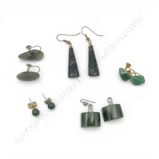 5 PRS GREENSTONE EARRINGS 