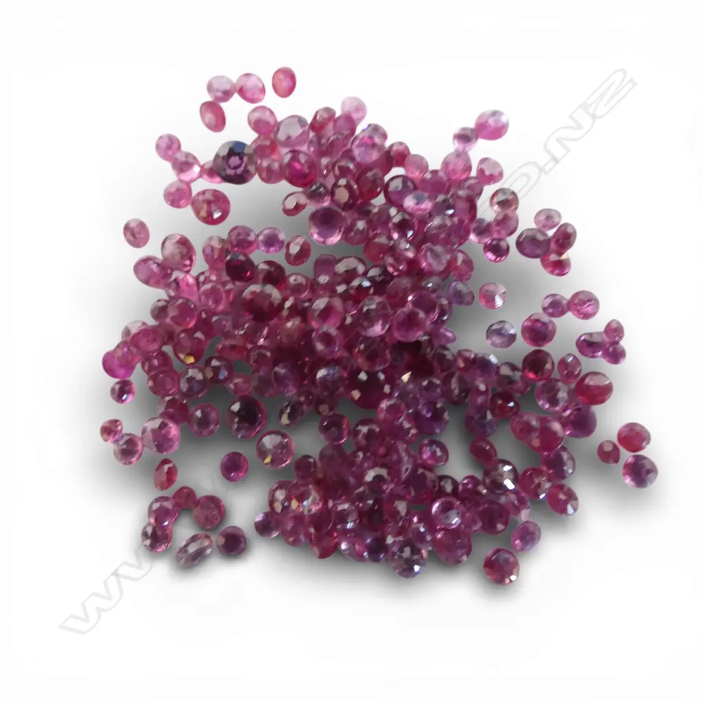 BAG OF 10CT ROUND FACETED RUBIES 1-2mm EACH Image 1++