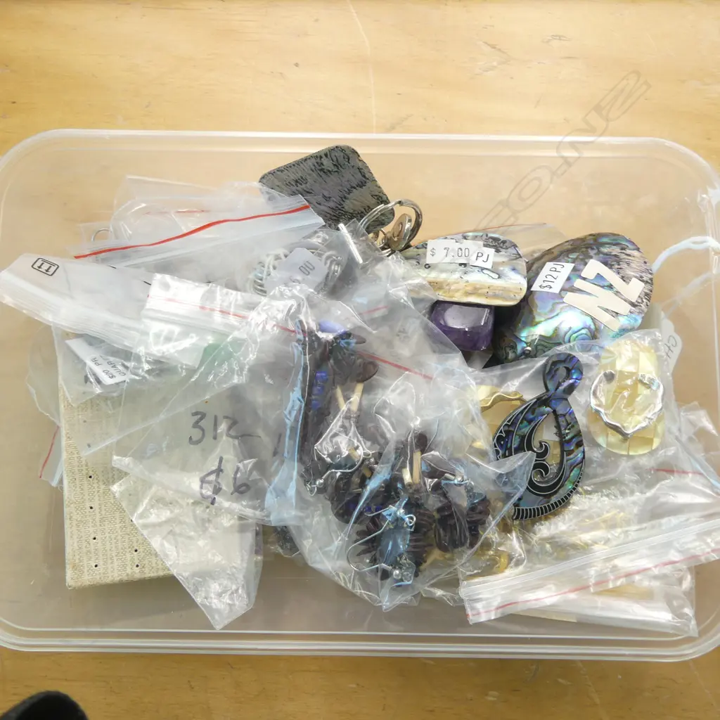 ASST. STONE SAMPLES, CRYSTALS, PAUA SOUVENIRS & JEWELLERY FINDINGS, new old stock Image 1++