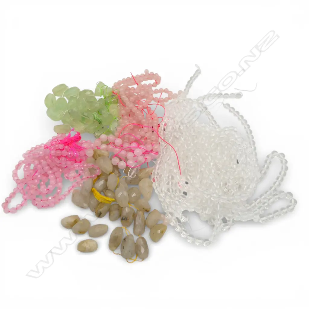 QTY STRUNG QUARTZ BEADS & LOOSE STONES Image 1++