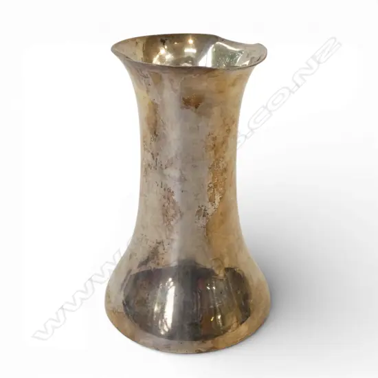 STG SILVER VASE, SHEFFIELD 1923, 130gms Faults to rim