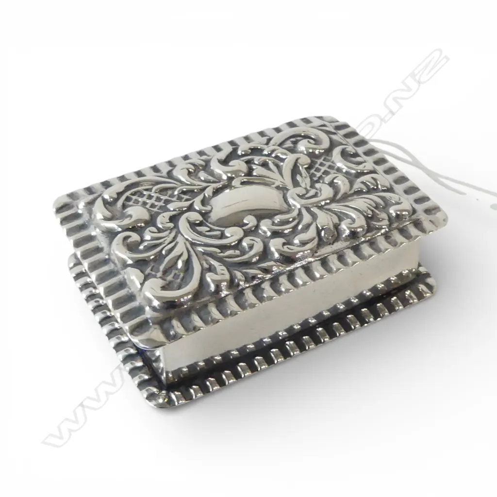 EMBOSSED STERLING SILVER (9.25gms) SNUFF OR PILL BOX L.55MM Image 1++