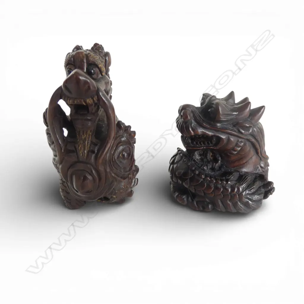 JAPANESE CARVED WOOD NETSUKE OF A DRAGON, SIGNED + A COILED DRAGON, SIGNED, H.38mm Image 1++