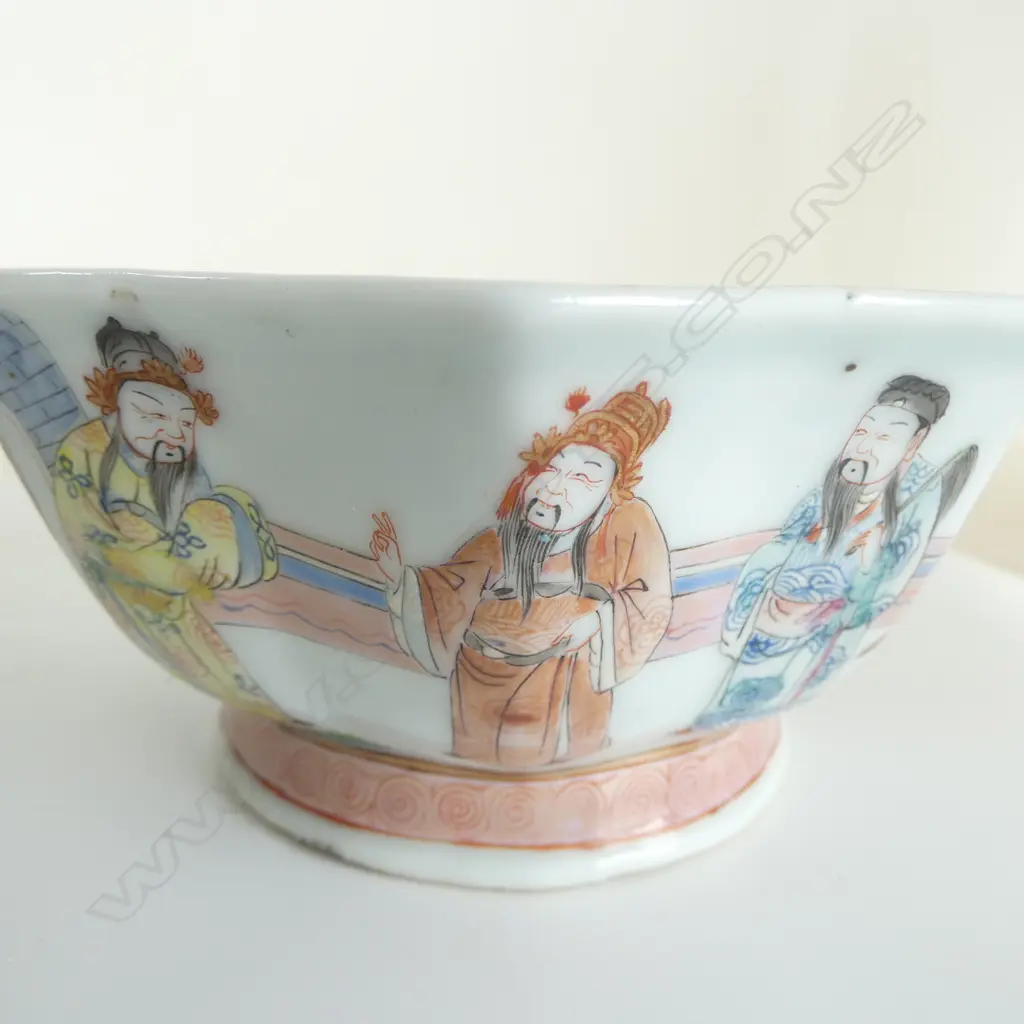 PR OF OLD CHINESE FAMILLE ROSE OCTAGONAL DISHES turquoise blue interior & foot. Red Character marks to base. Dia.160mm. Image 1++