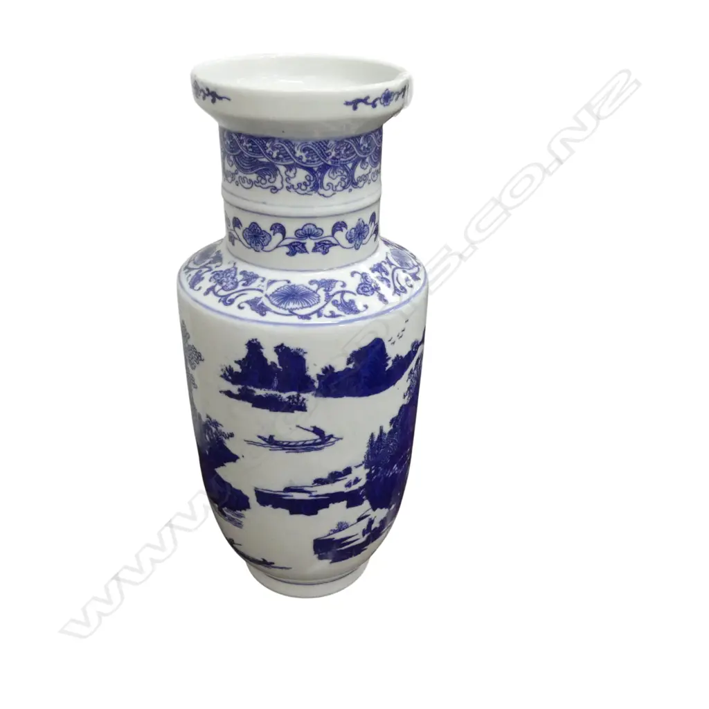 CHINESE B/W VASE H.325mm Image 1++