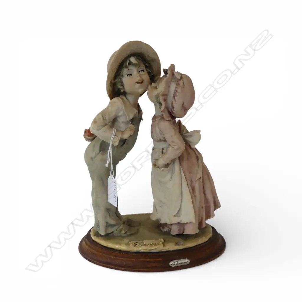 CAPODIMONTE KISSING CHILDREN H.260mm Image 1++
