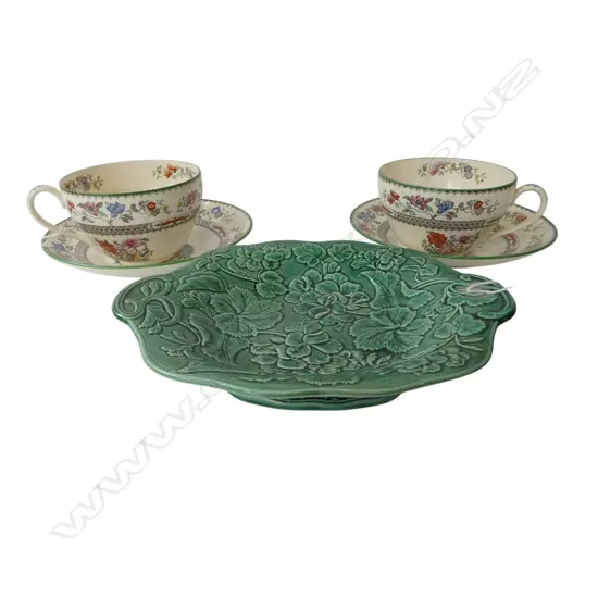 WEDGWOOD FOOTED GREENLEAF DISH DIA300MM & 2 SPODE LARGE SIZE C/SS