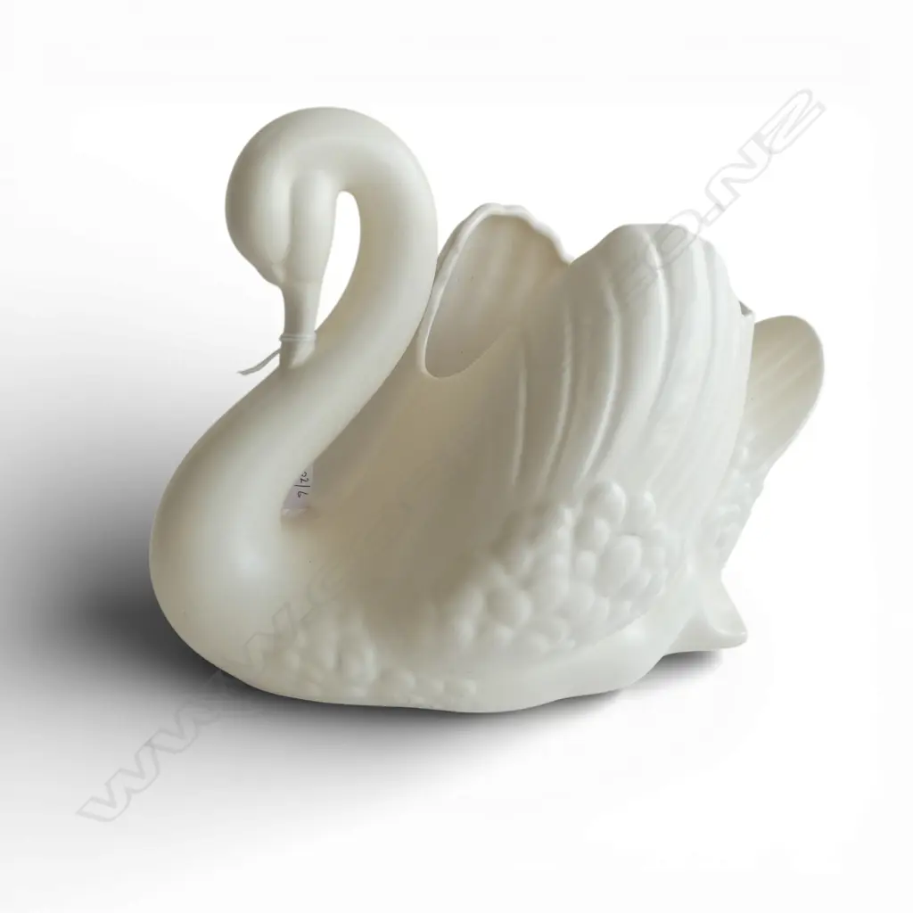 CROWN LYNN LARGE SIZE WHITE SWAN H220MM Image 1++