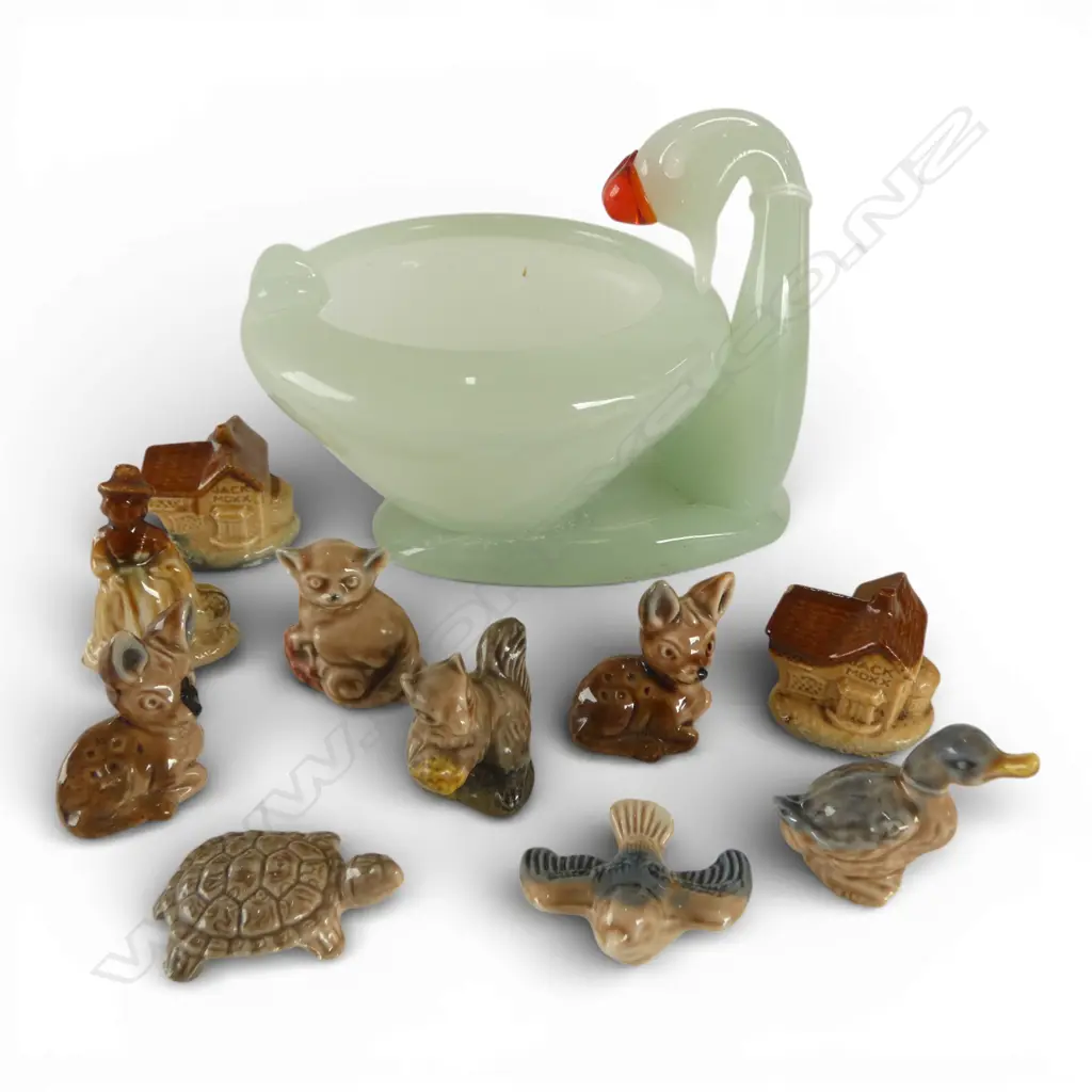 10 WADE ANIMALS GLASS SWAN BOWL  Image 1++