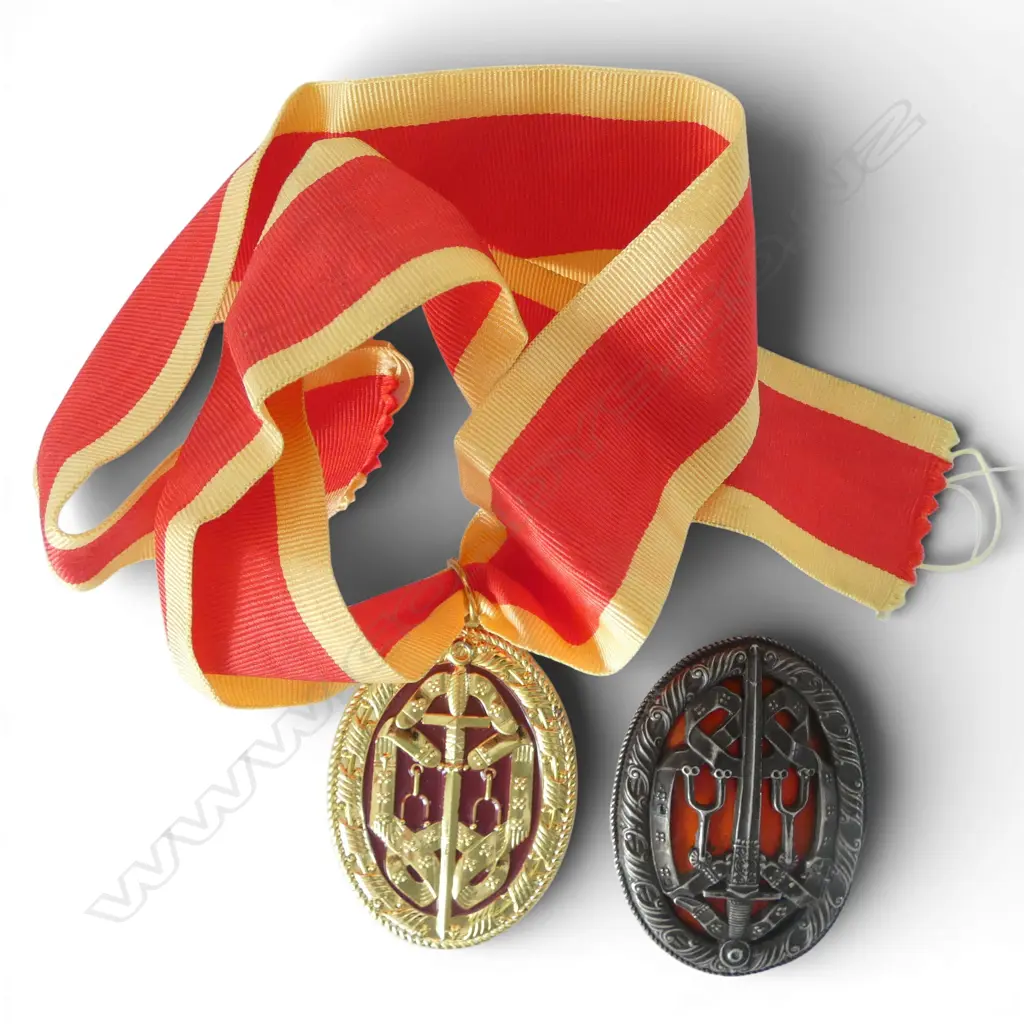 OLD SILVER KNIGHTS BACHELOR AWARD + GILT REPLICA with ribbon Image 1++