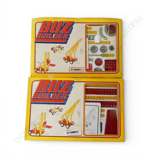 2 TRI-ANG BUZ BUILDER SETS