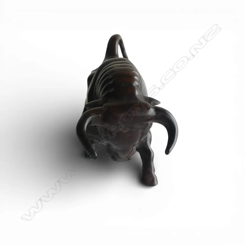 BRONZE PATINA CHARGING BULL SCULPTURE L.240mm Image 1++