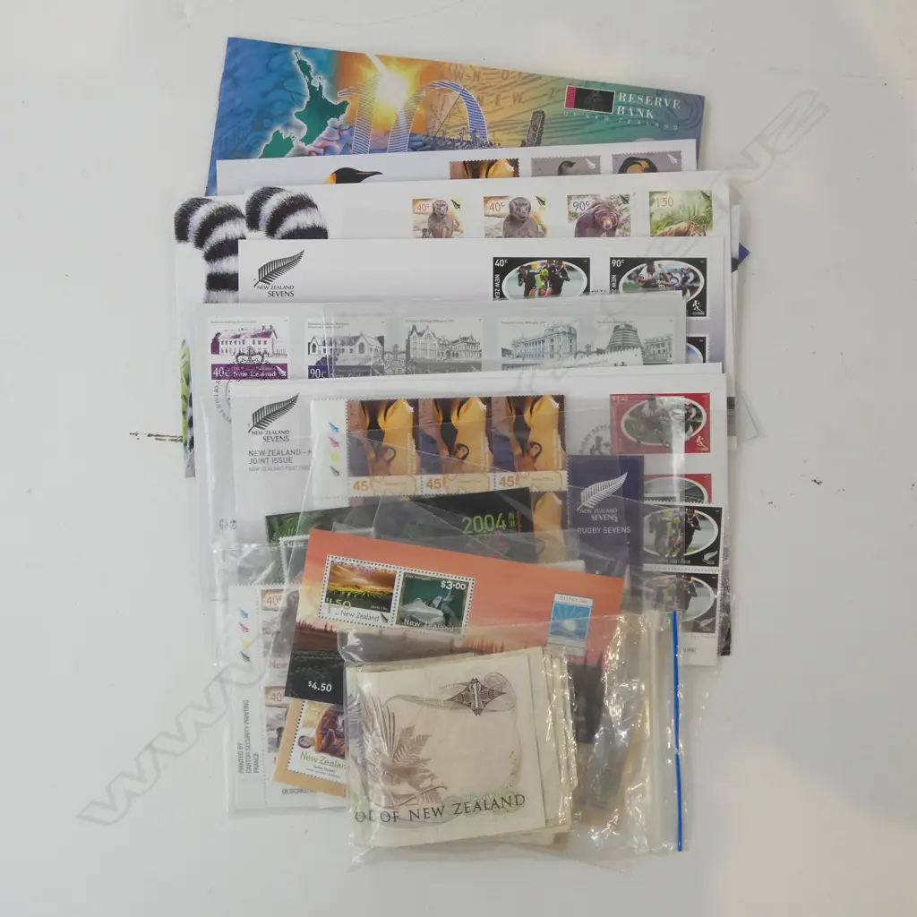 NZ STAMPS & BANK NOTES INCL. 2x MILLENIUM $10 Image 1++