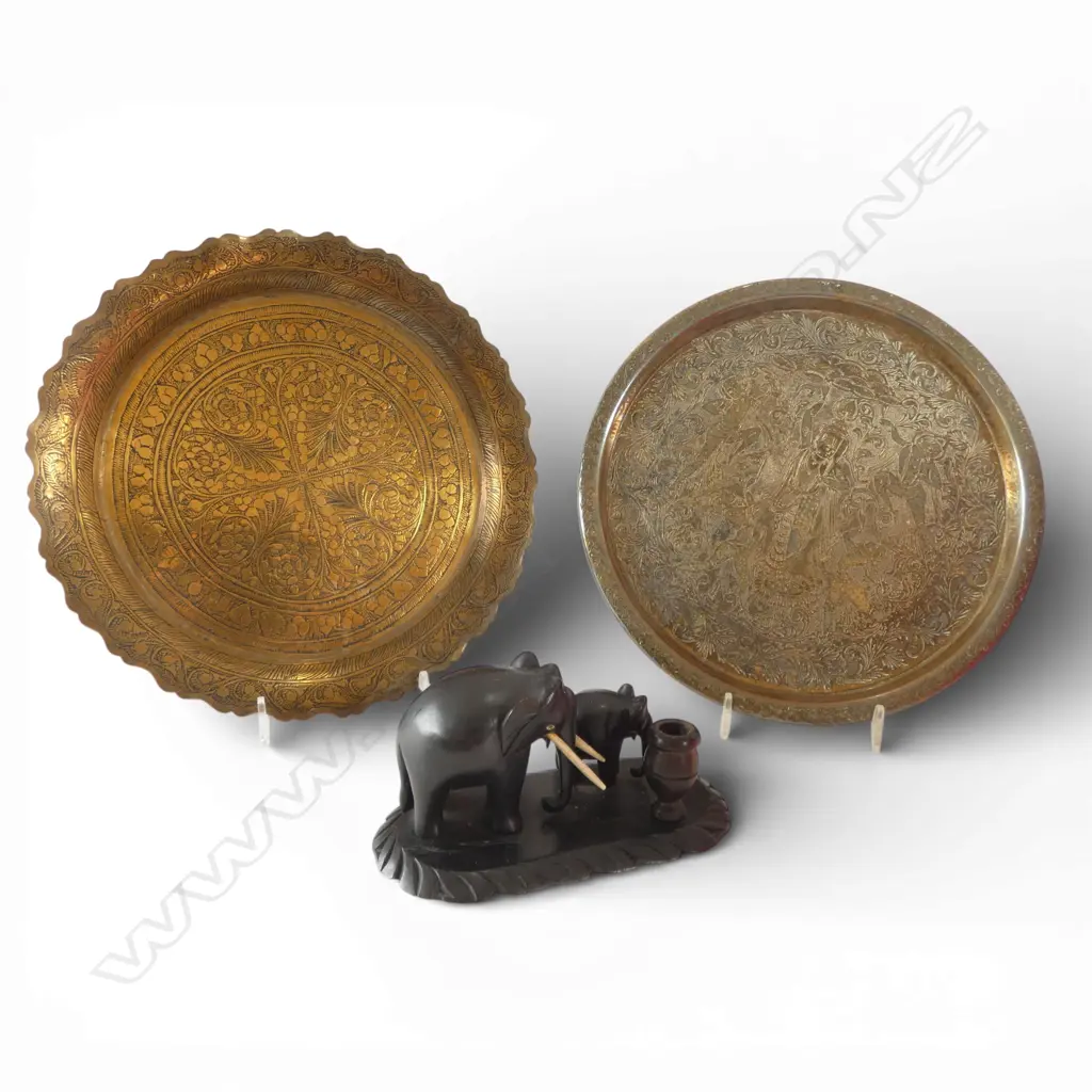 2 METAL TRAYS & CARVED ELEPHANT INCENSE HOLDER Image 1++
