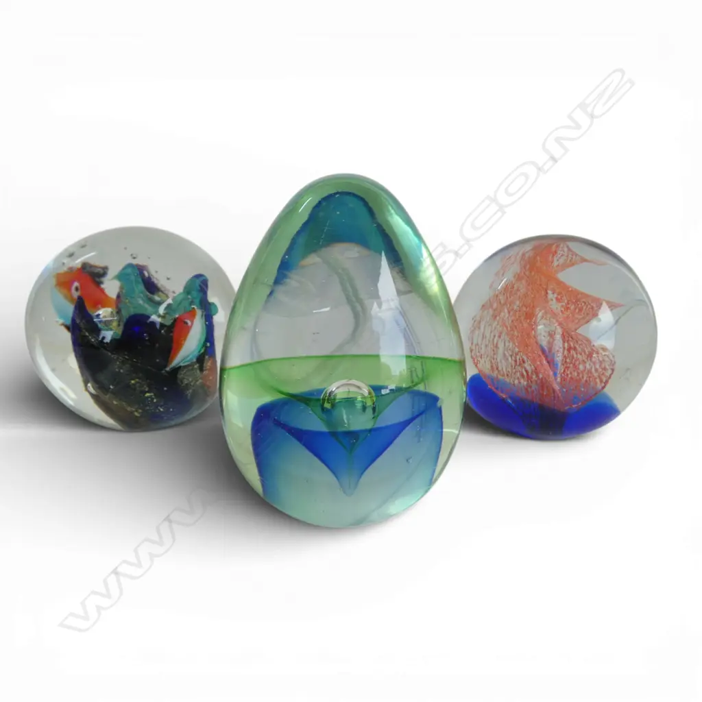3 ART GLASS PAPERWEIGHTS H.100mm Image 1++
