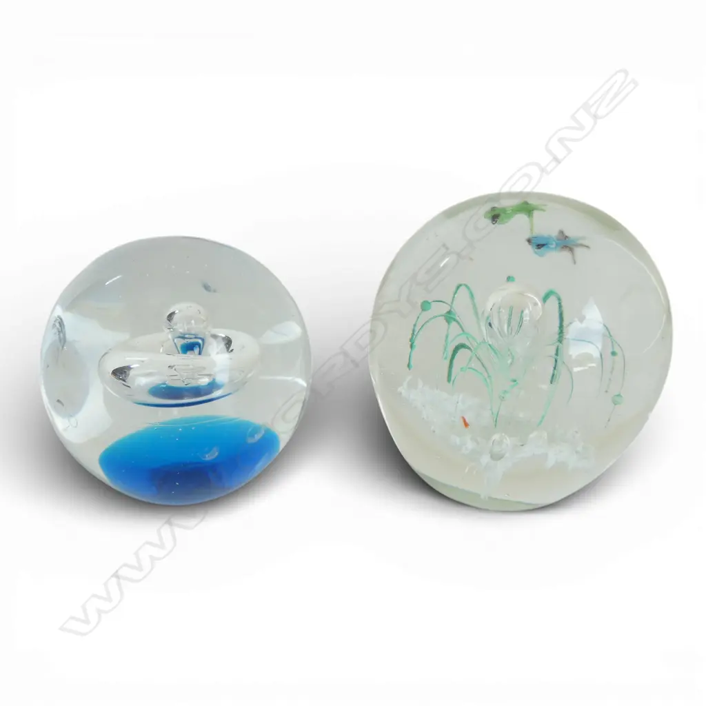 2 AQUATIC THEME ART GLASS PAPERWEIGHTS Image 1++