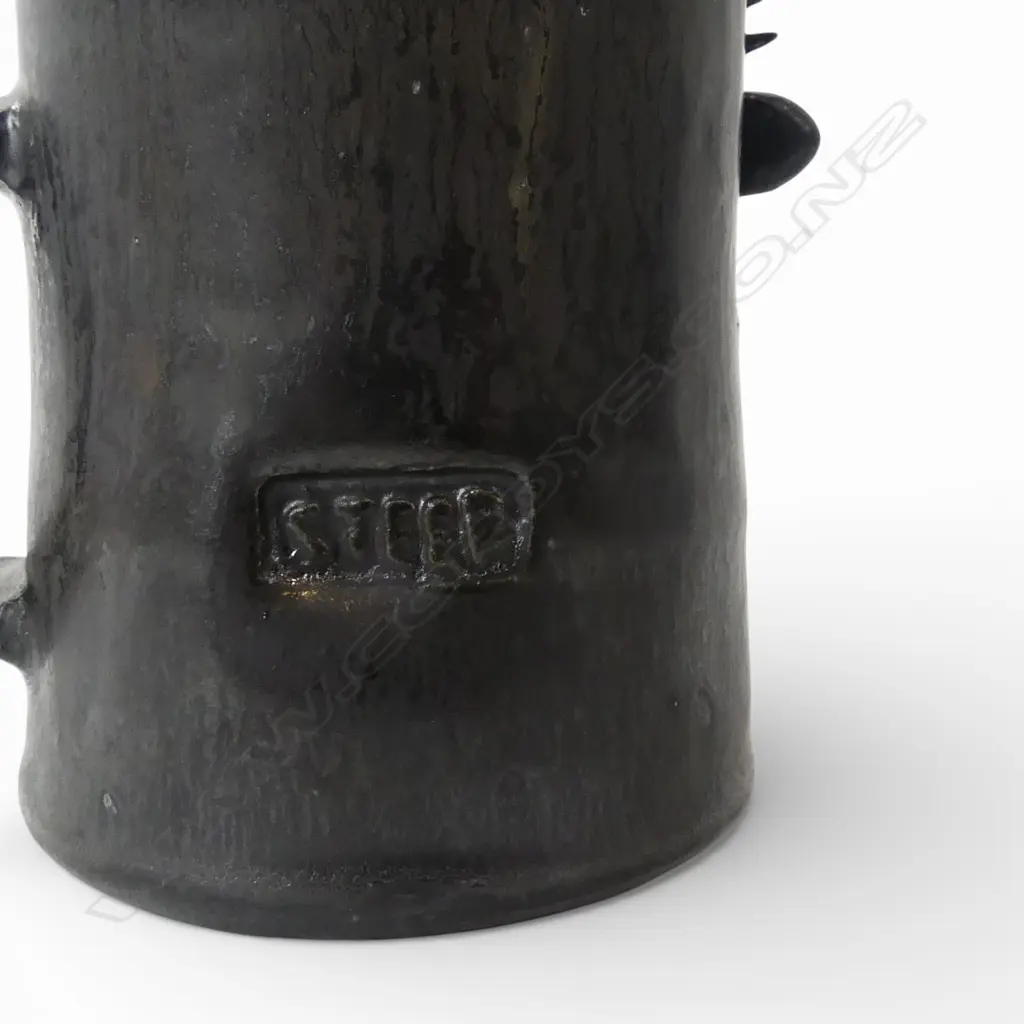 2 LAURIE STEER STUDIO POTTERY MUGS skull cup w. small chips to spikes H.140mm Image 1++