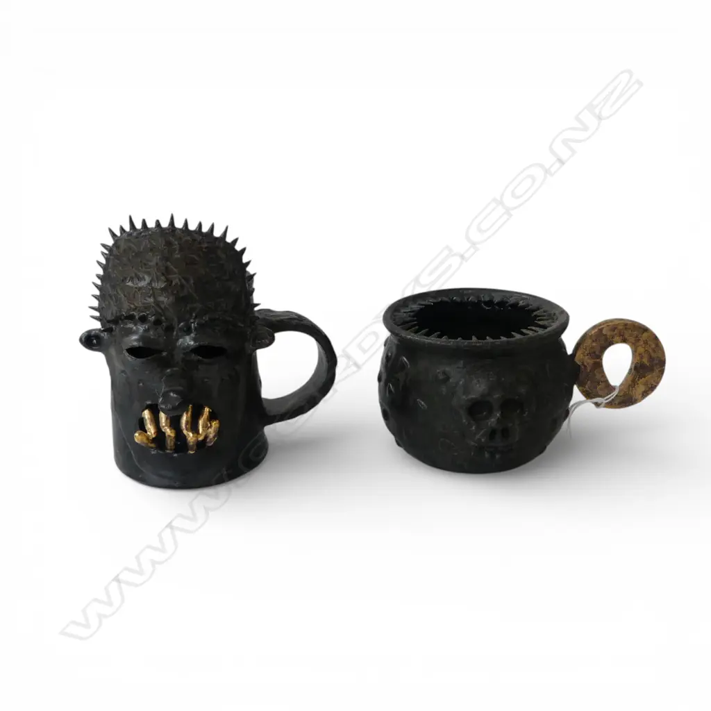 2 LAURIE STEER STUDIO POTTERY MUGS skull cup w. small chips to spikes H.140mm Image 1++