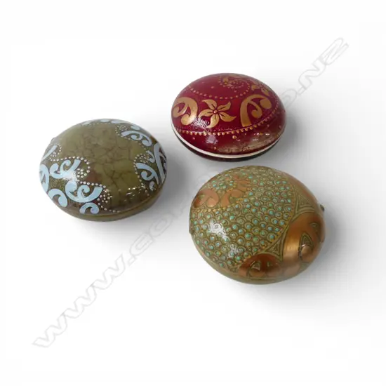 3 KEUM SUN LEE BLUE TRINKET BOXES, Dia.90mm