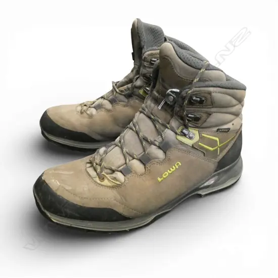 PR LOWA / GORETEX BI-DENSITY BOOTS SZ UK 9 USED