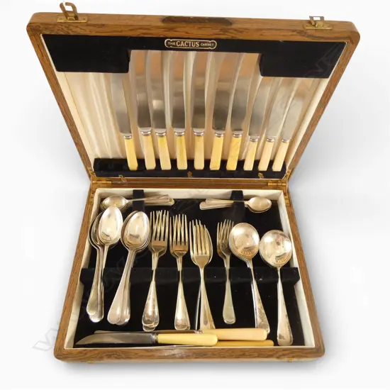 OAK CASED CUTLERY SET 1954 PLAQUE, 