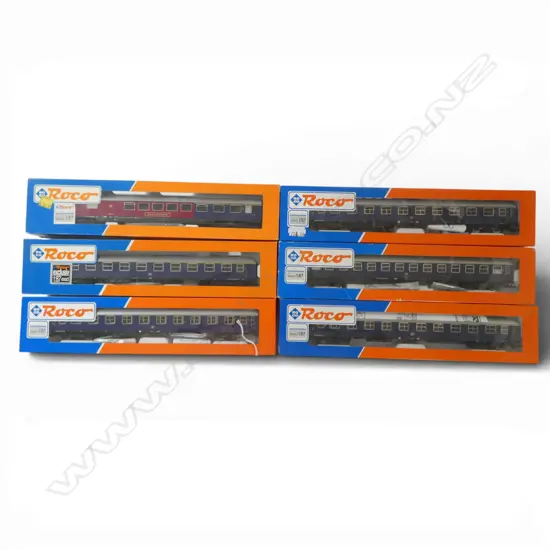6 BOXED ROCO EXPRESS COACHES A4ÜM-61 44741 + 'TOUROPA' COACH 44900 & 'SPEISERAUM' 1st CLASS RESTAURANT COACH 44745 (6)