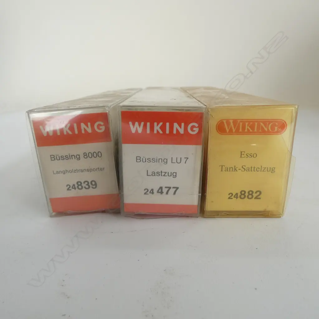 4 BOXED FALLER HO MODERLS, 2 KIBRI HO MODELS, 2 ROCO HO MODELS + 3 WIKING-MODELLBAU FREIGHT TRUCKS (11) Image 1++