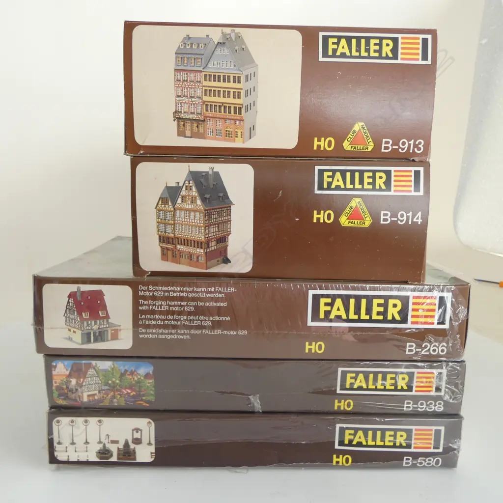 5 BOXED FALLER HO MODELS B-580, B-913, B-938, B-266 & B-914 Image 1++