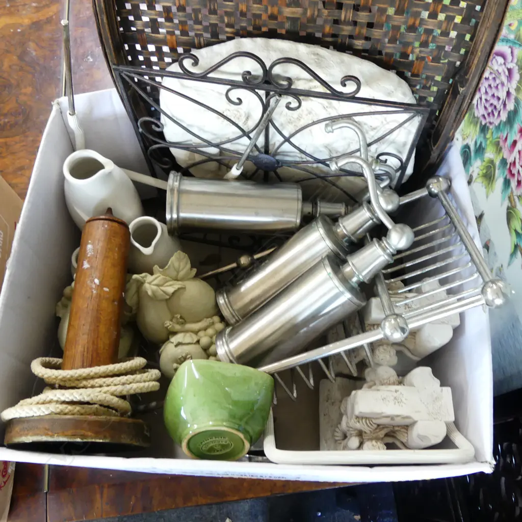 3 SOAP DISPENSERS, BATH TRAY, 2 PRS RESIN BOOKENDS ETC Image 1++