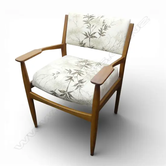 RETRO ARMCHAIR