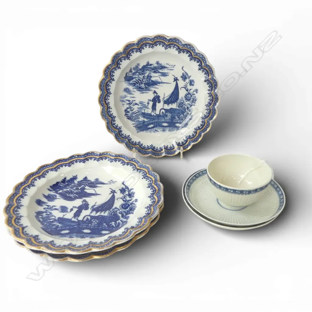 ANTIQUE WORCESTER CUP & SAUCER + EXTRA SAUCER & 3 ANTIQUE B/W PLATES Image 1++