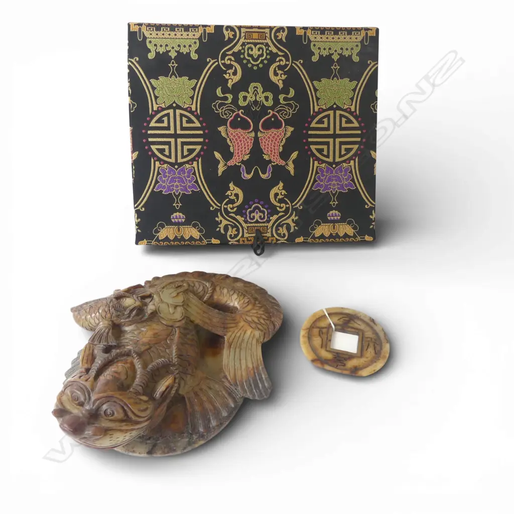 CHINESE CARVED SOAPSTONE CARP FISH w. COIN IN MOUTH L.340mm + BOX Image 1++