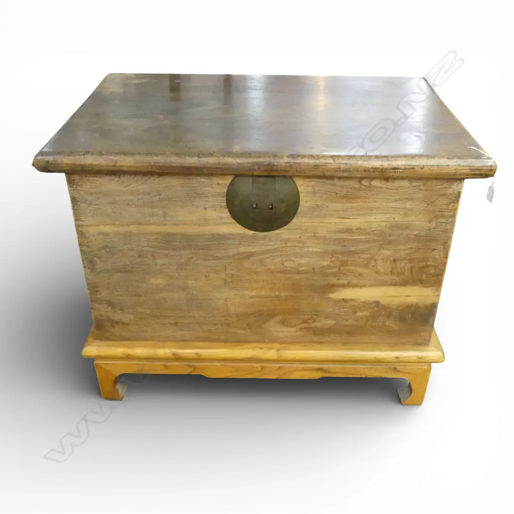 ANTIQUE CHINESE LIDDED CHEST 930x610x720mm Image 1++