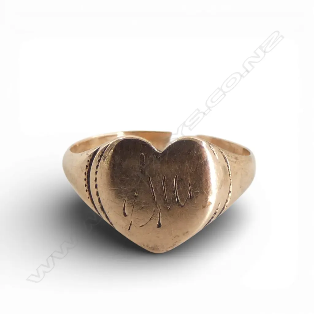 VINTAGE 9cT ROSE GOLD HEART SIGNET RING size I. 1.65gms Image 1++