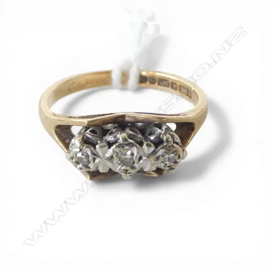9ct GOLD & 3 DIAMOND RING 2.2gms SIZE J