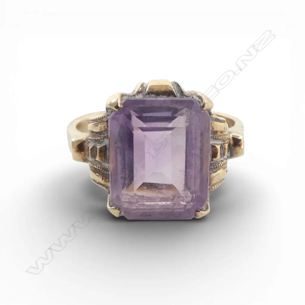 10ct AMETHYST DRESS RING, 3.8gms SIZE L Image 1++