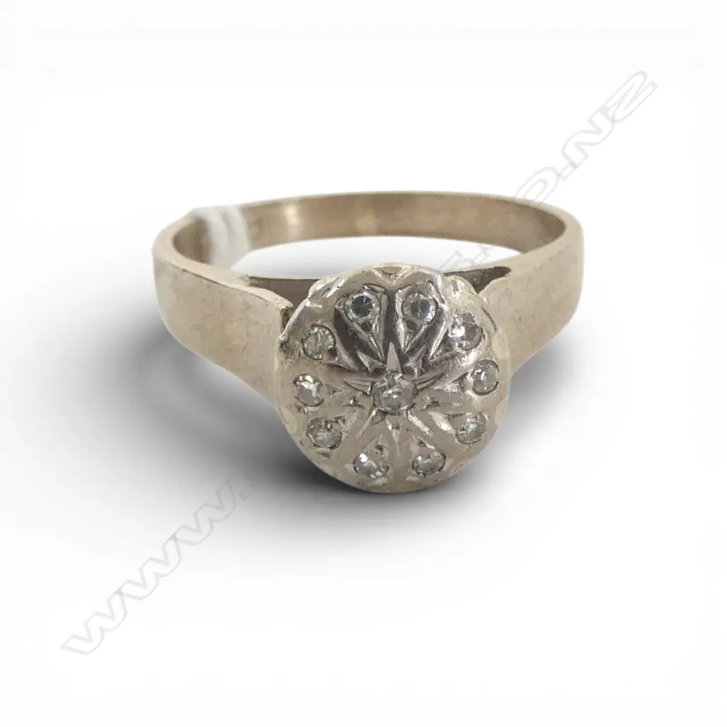 18ct W/GOLD & DIAMOND  CLUSTER RING 4.05gms SIZE N Image 1++