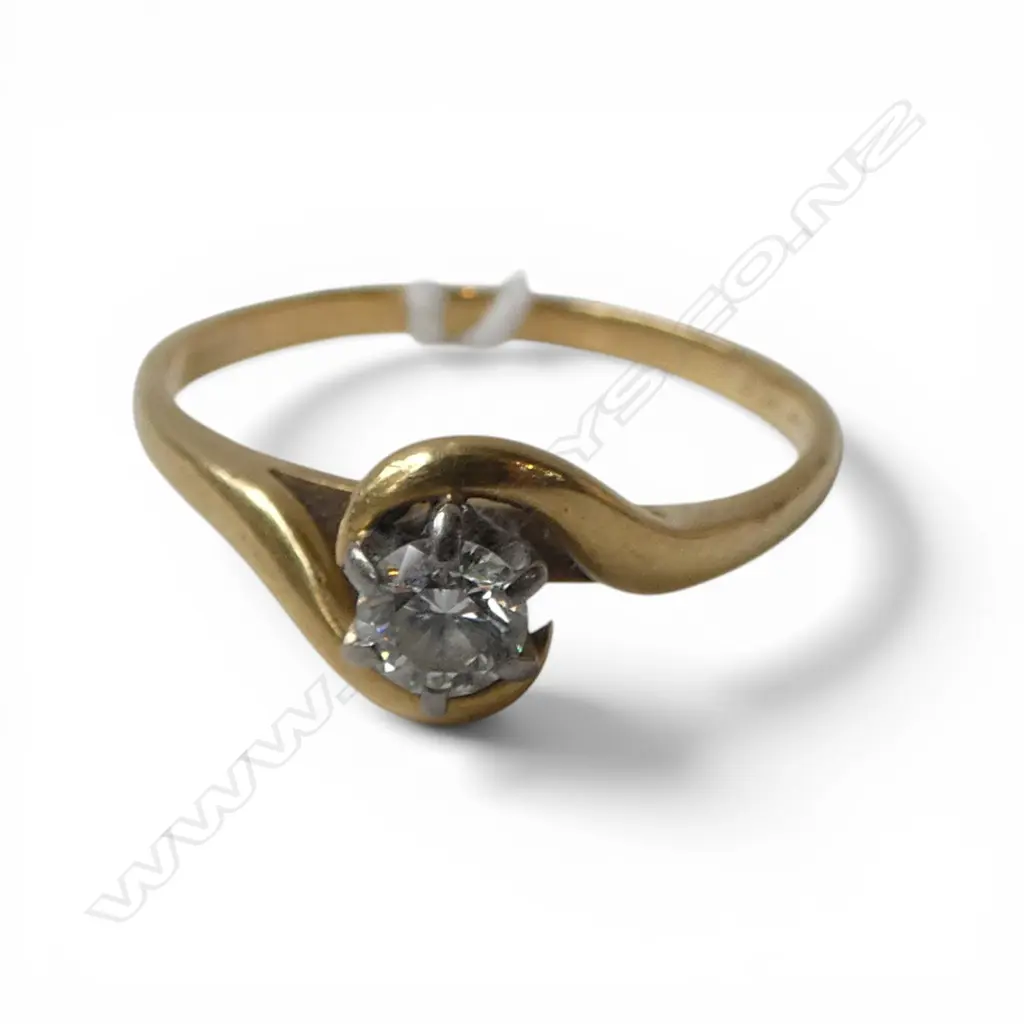 VINTAGE 18ct GOLD & DIAMOND SOLITAIRE 0.20+ct. RING. Size T 3gms Image 1++