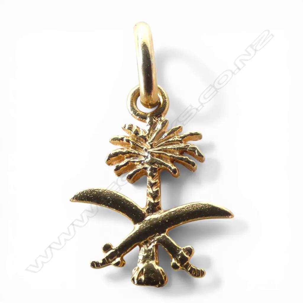 18ct GOLD SAUDI ARABIA EMBLEM PENDANT 0.86gms Image 1++