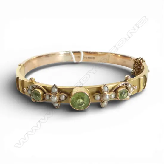 9ct GOLD PERIDOT & SEED PEARL BRACELET, 10.90gm, minor dents