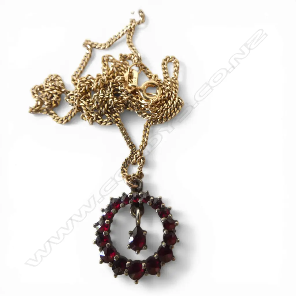 9ct GOLD NECK CHAIN with 9ct GOLD & GARNET PENDANT L.440mm 3.8gms Image 1++