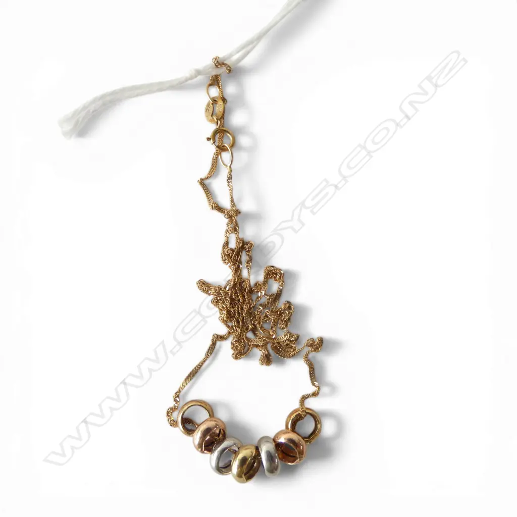9ct GOLD FINE NECK CHAIN with 7 various coloured GOLD RING HIGHLIGHTS. 1.26gms Image 1++