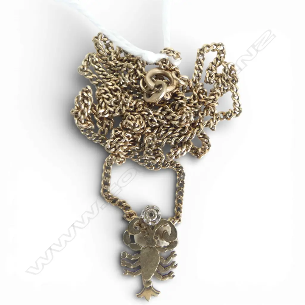 9ct GOLD CHAIN with 9ct gold scorpion pendant L.550mm 4.1gms Image 1++