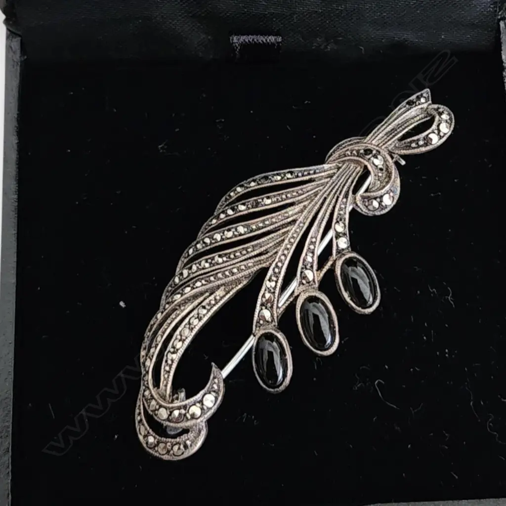 SILVER  AND MARCASITE BROOCH, FEATHER DESIGN Image 1++