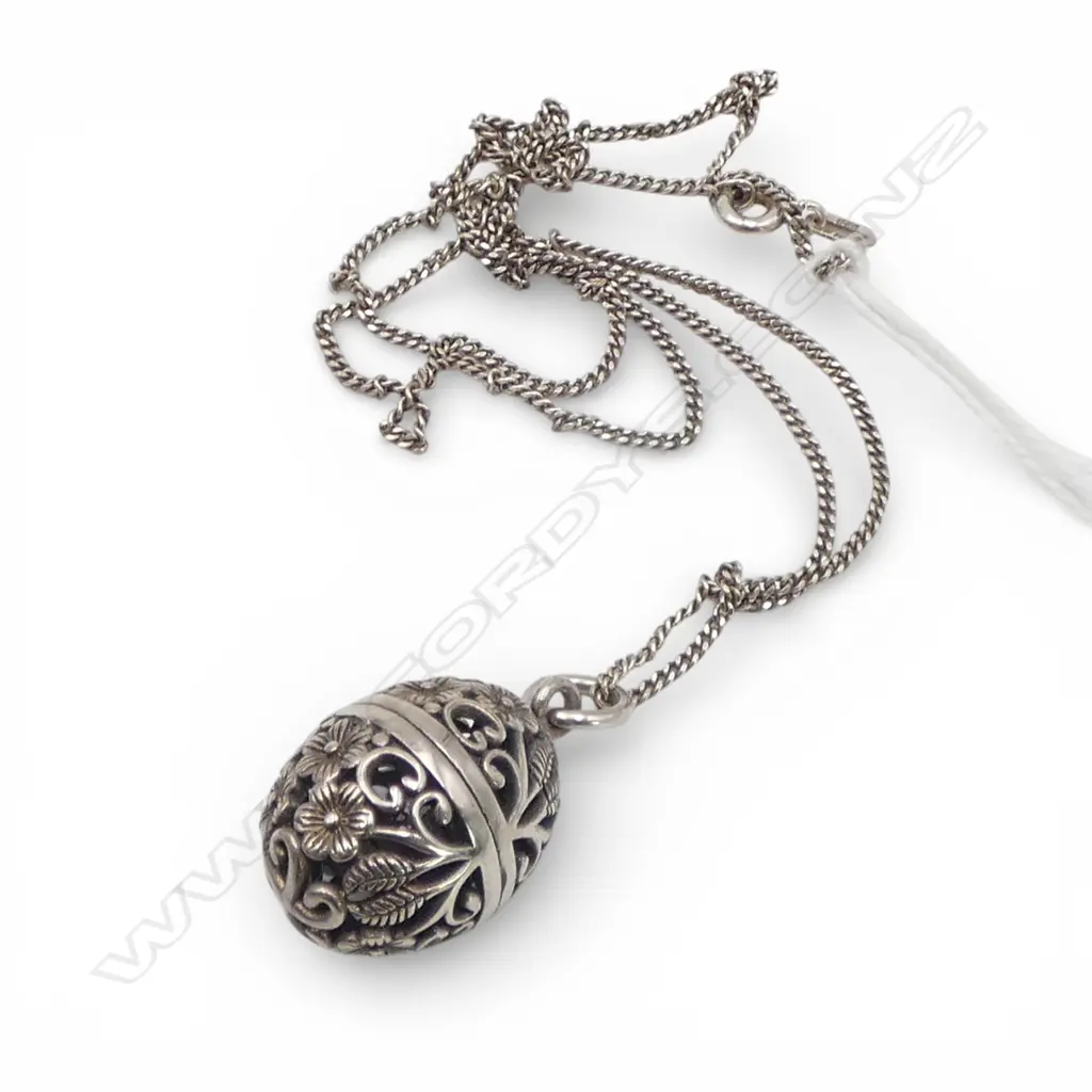 SILVER FILIGREE EGG SHAPED LOCKET PENDANT Image 1++