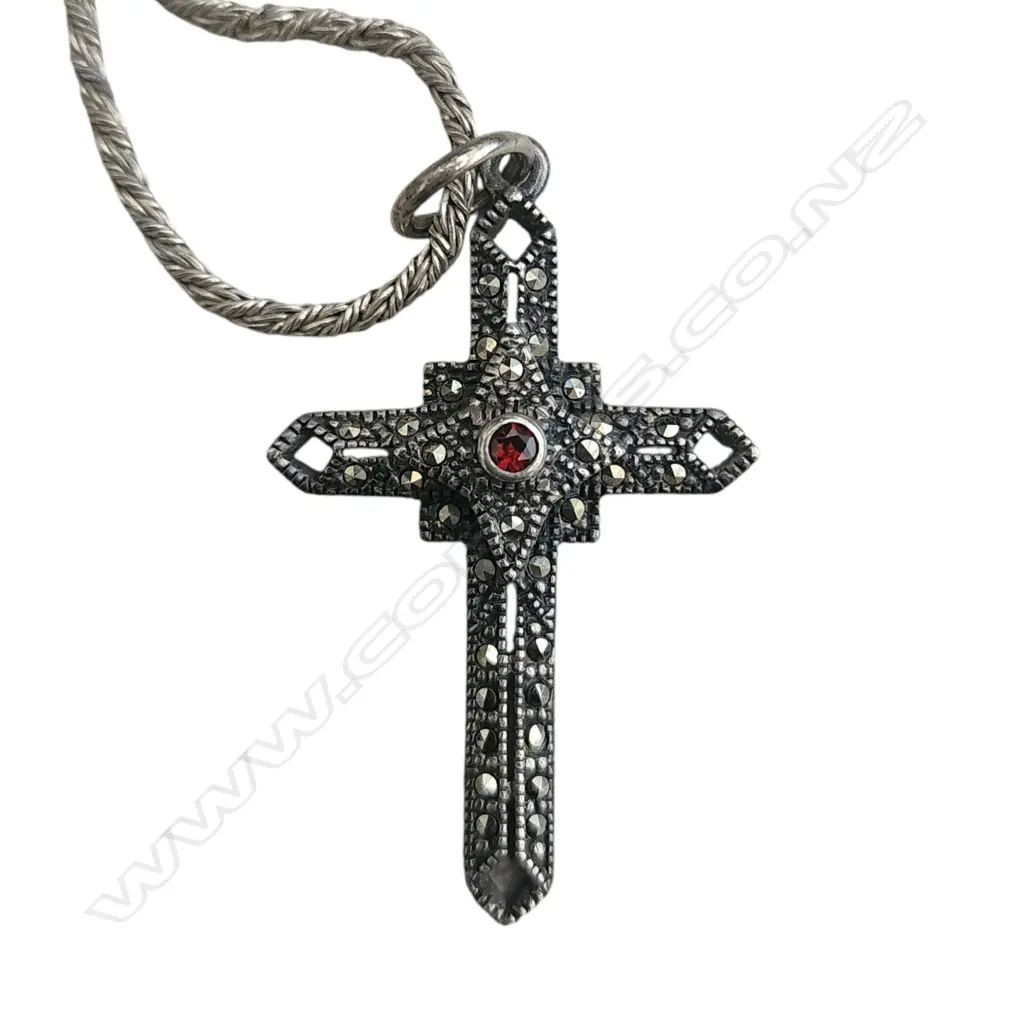 VINTAGE STG SILVER, GARNET & MARCASITE CROSS PENDANT NECKLACE Image 1++