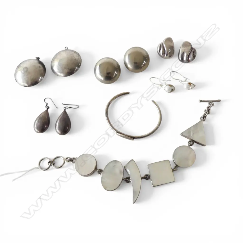 5 PRS STG / SILVER TONE EARRINGS (1 NO HOOKS) + 2 BRACELETS Image 1++