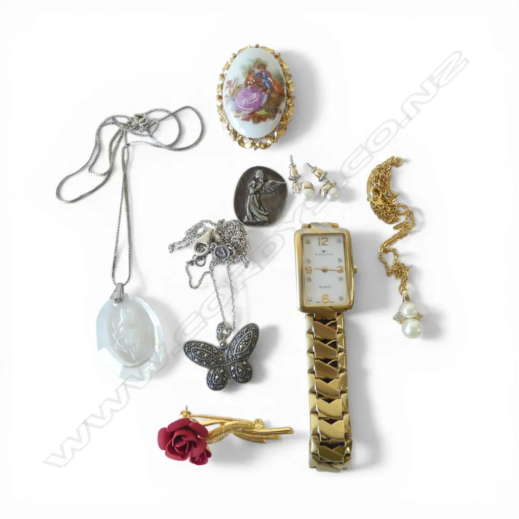 ASST. COSTUME JEWELLERY & watch, some silver Image 1++